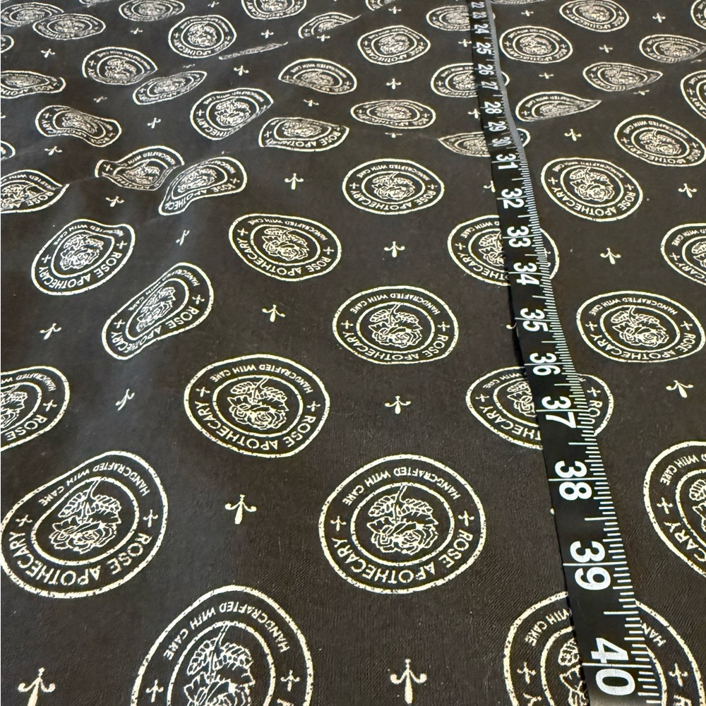 🌹 Rose Apothecary Fabric – Schitt’s Creek Inspired – 42.5” x 83” 🎬 - Picture 2 of 3